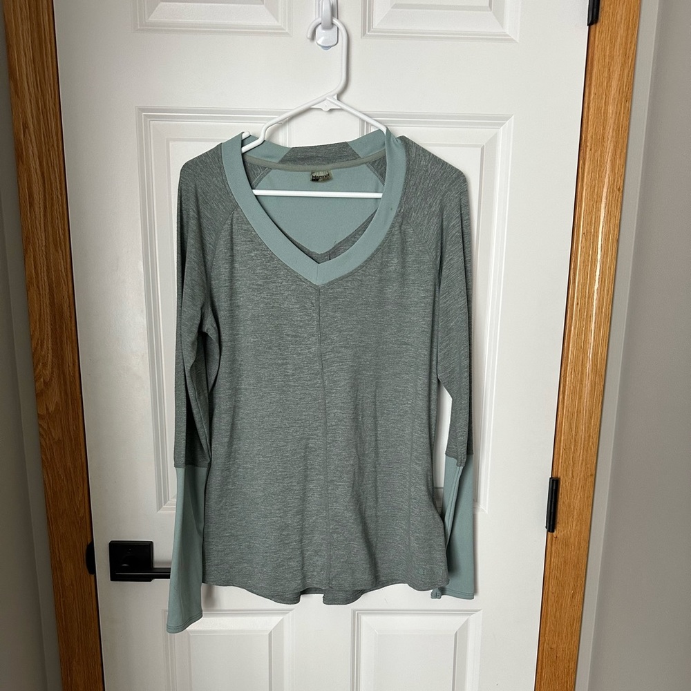 Soft green long-sleeve v-neck Marmot top. Large.